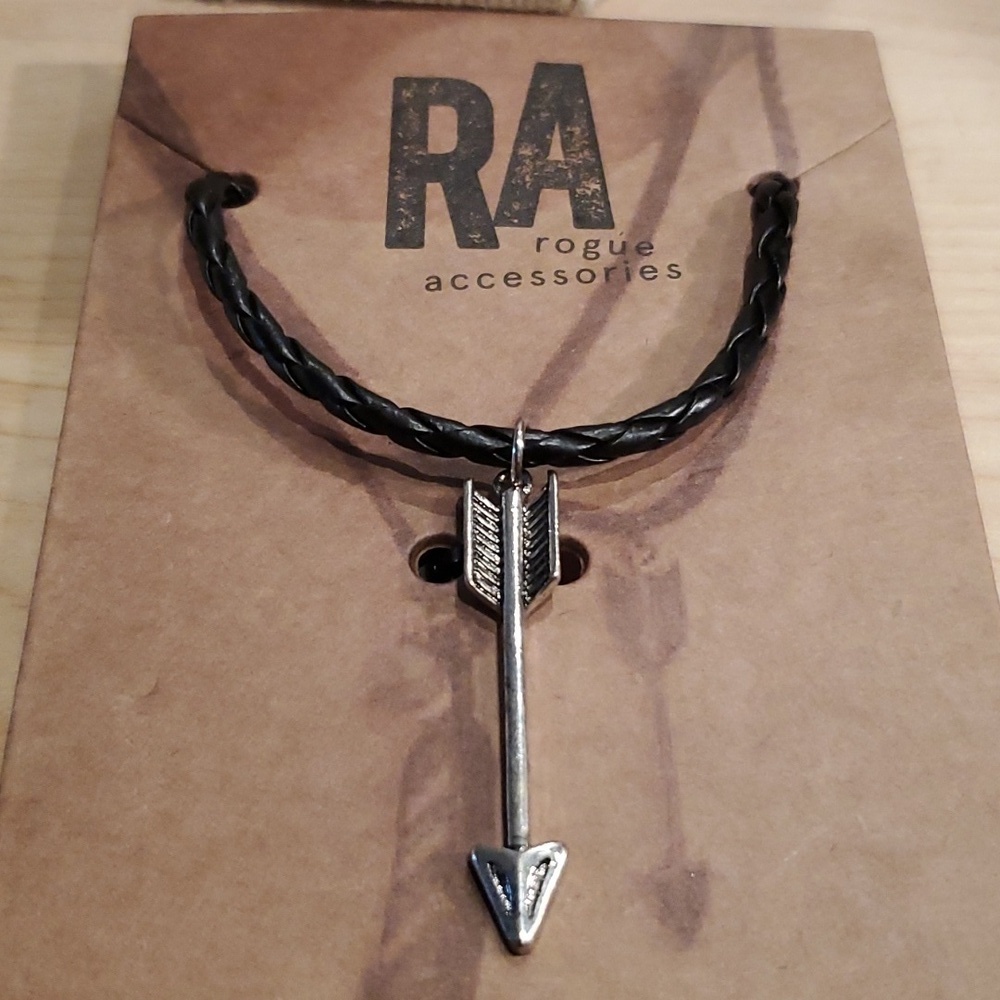 ⚜️ NIB ARROW NECKLACE - Picture 2 of 5